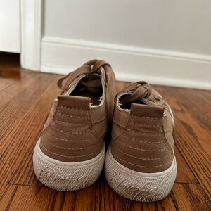 Women’s size 7 Blowfish casual sneaker